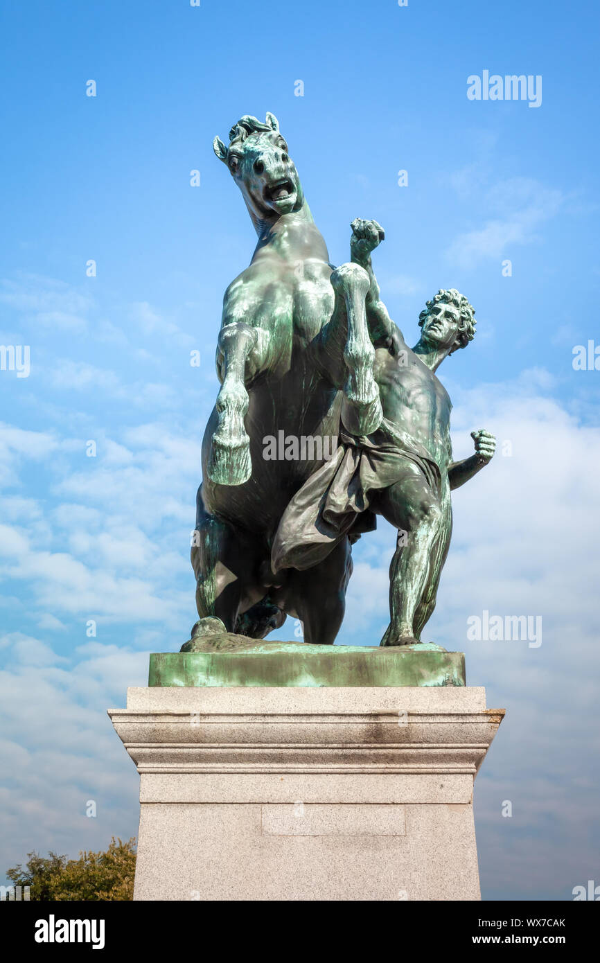 Statue of man and horse hires stock photography and images Alamy