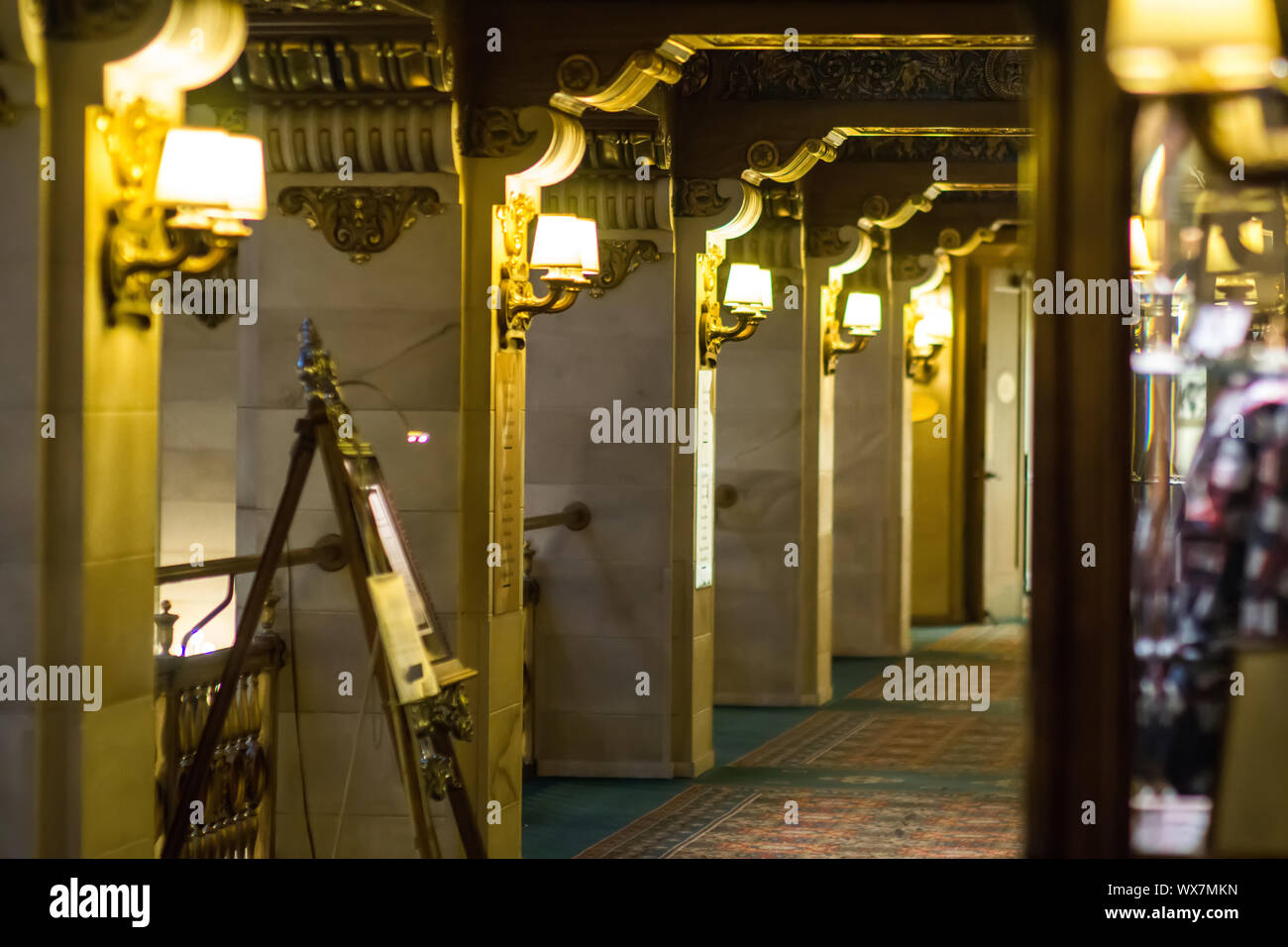 Modern hotel lobby marble granite hi-res stock photography and images ...