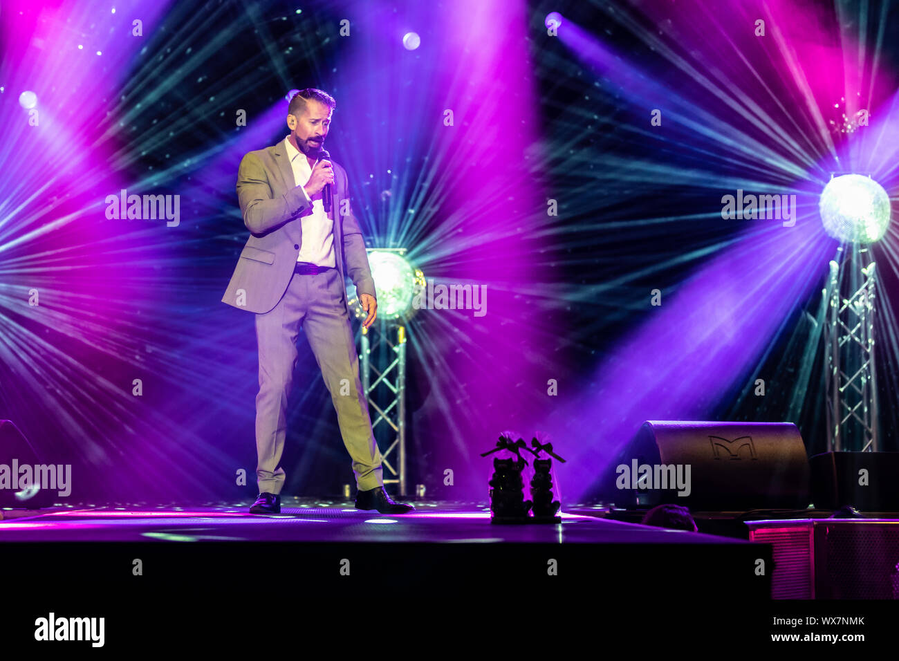 Moderator stage hires stock photography and images Alamy