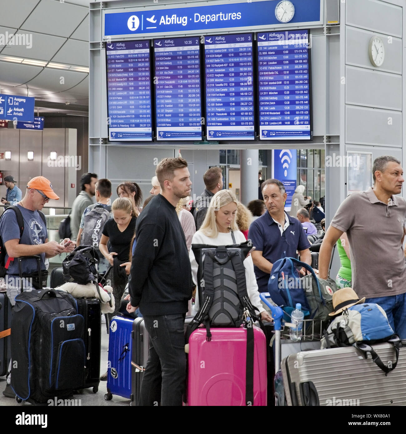 Flughafen duesseldorf hi-res stock photography and images - Alamy