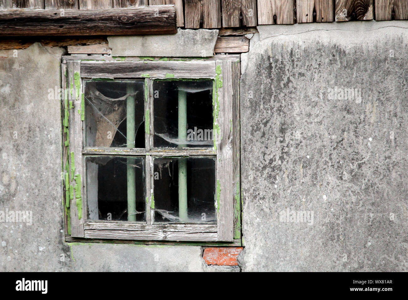Rundown house hi-res stock photography and images - Alamy