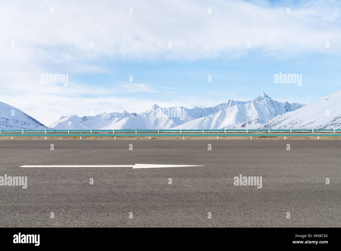 Empty highway scene hi-res stock photography and images - Alamy