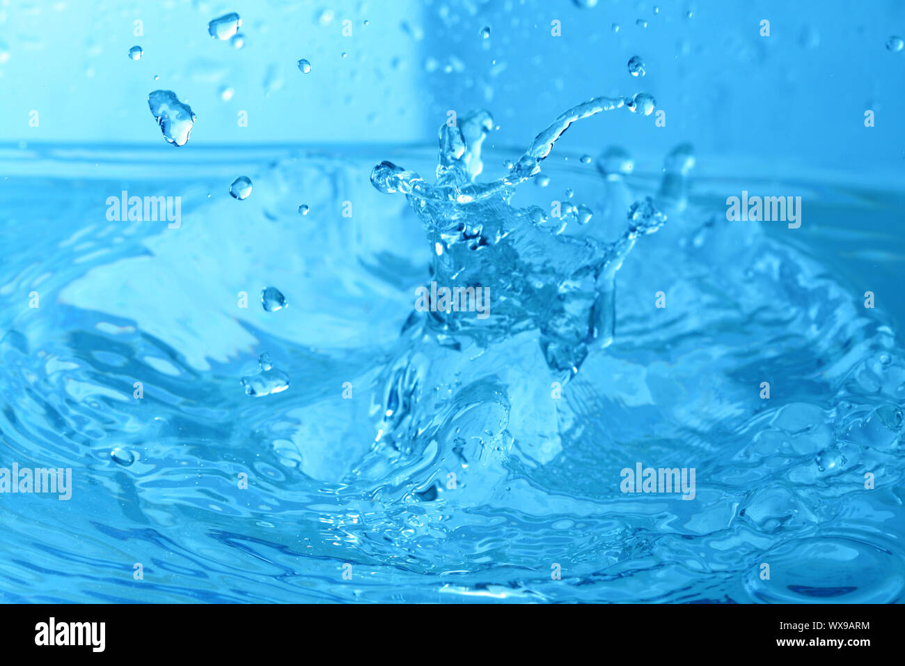 blue water splash macro close up Stock Photo - Alamy