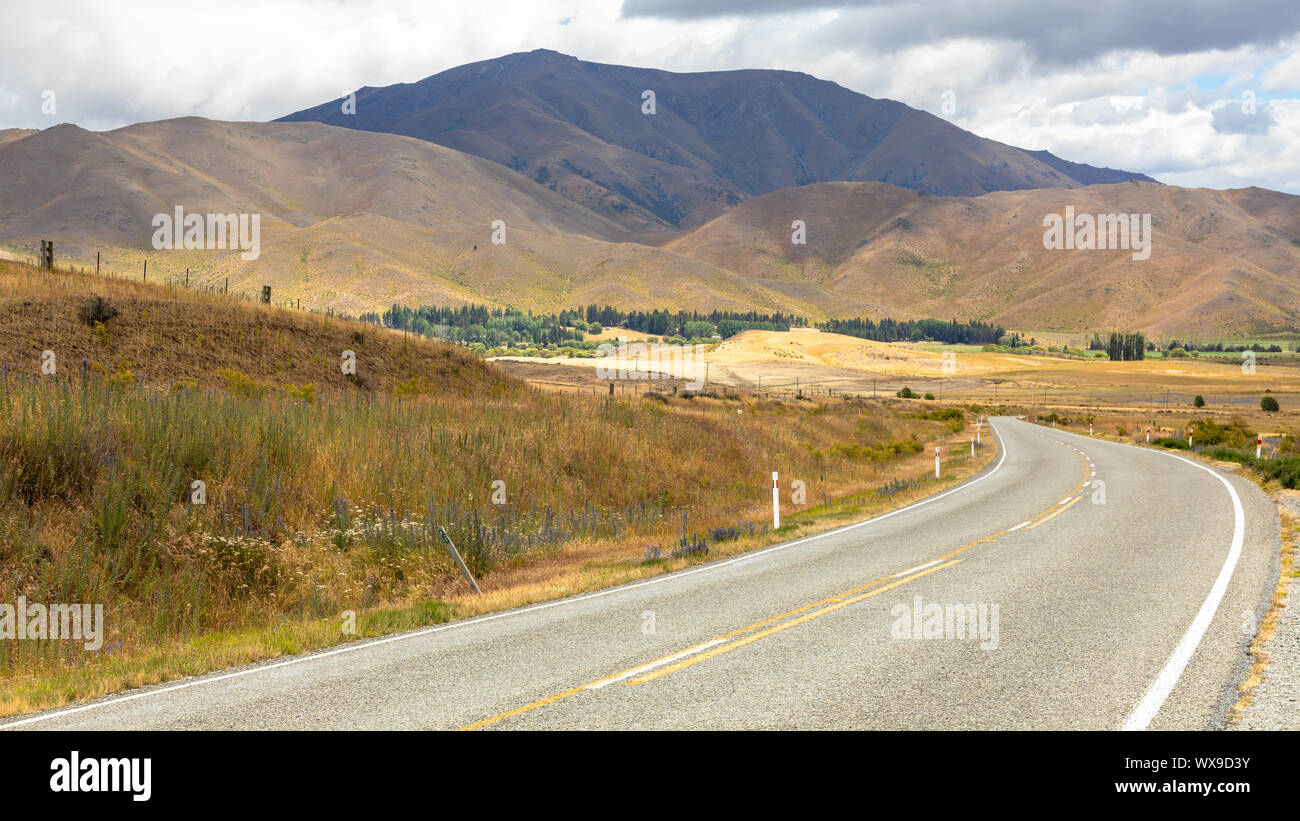 road to horizon New Zealand south island Stock Photo