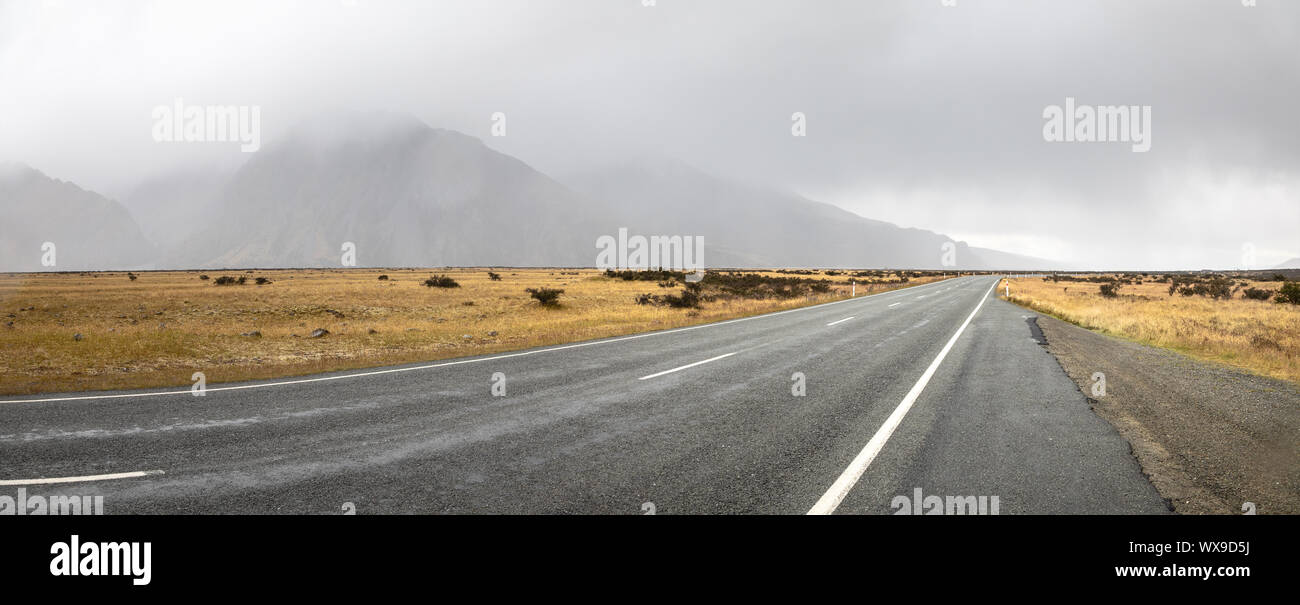 road to horizon New Zealand south island Stock Photo