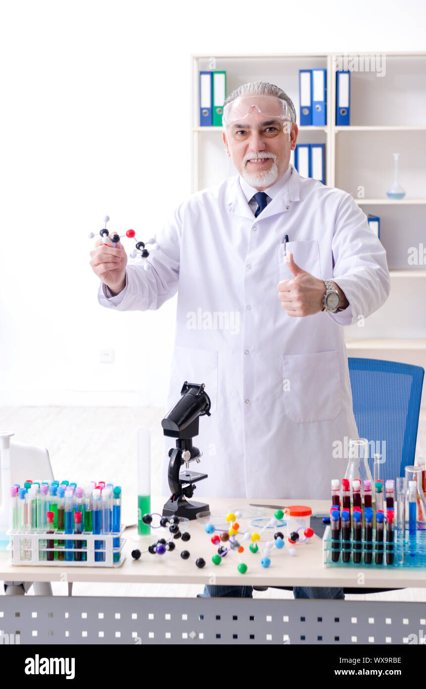 Old male chemist working in the lab Stock Photo