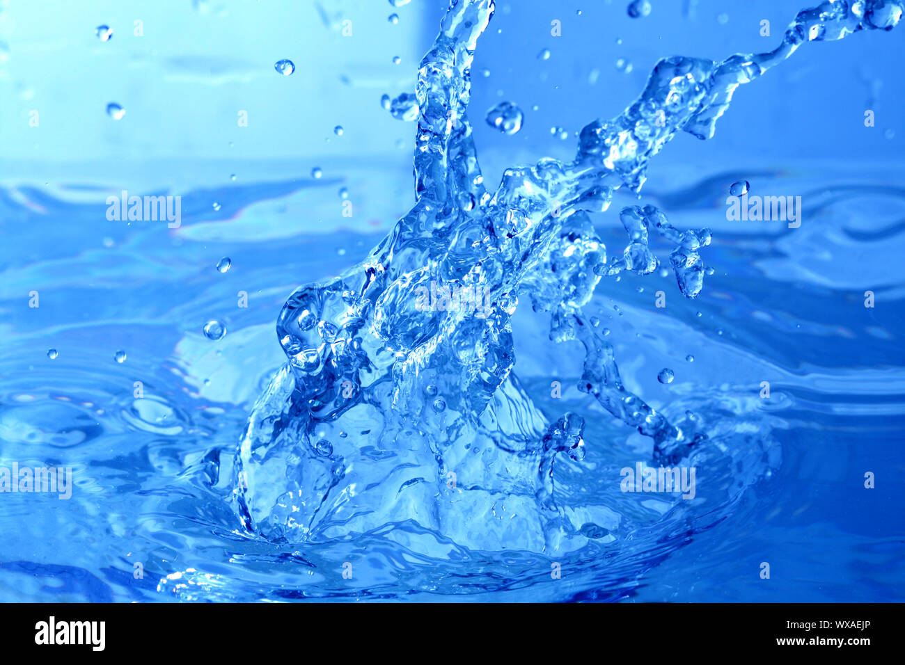blue water splash macro close up Stock Photo - Alamy