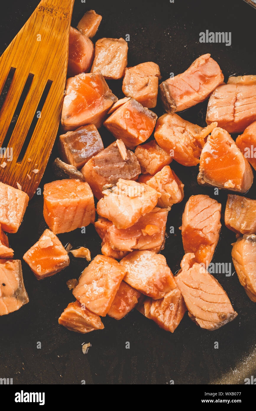 Salmon fillets in frying pan Stock Photo - Alamy