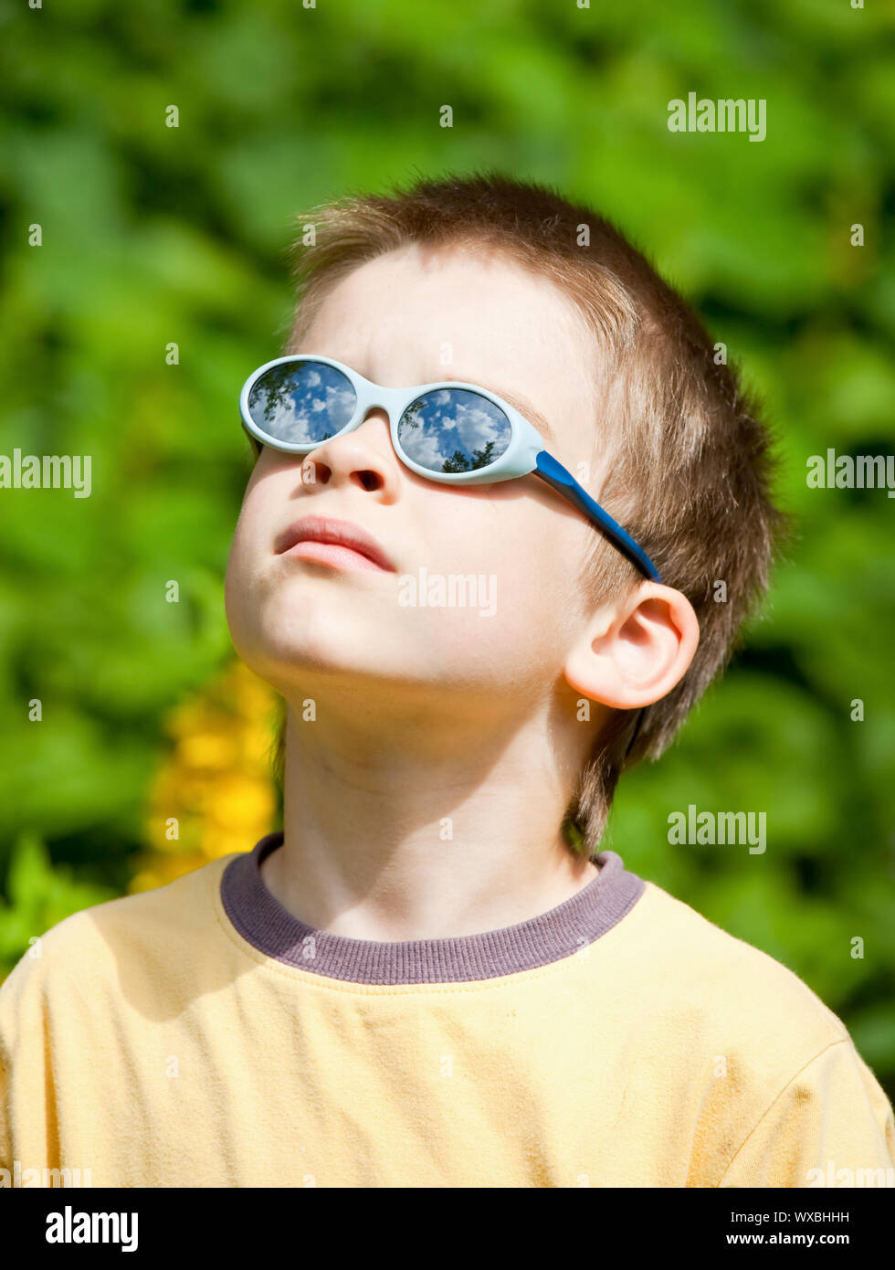 Мальчик. Слепой в очках фото. Мальчики слепых девочек. Слепой ребенок в школе. Слепые дети.