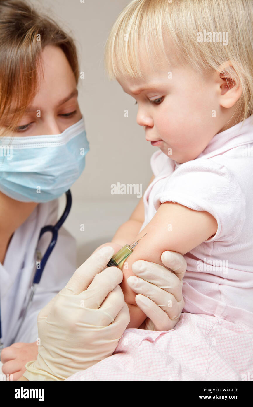 Baby intramuscular injection hi-res stock photography and images - Alamy