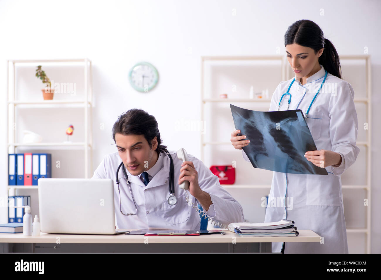 Two doctors telehealth hi-res stock photography and images - Alamy