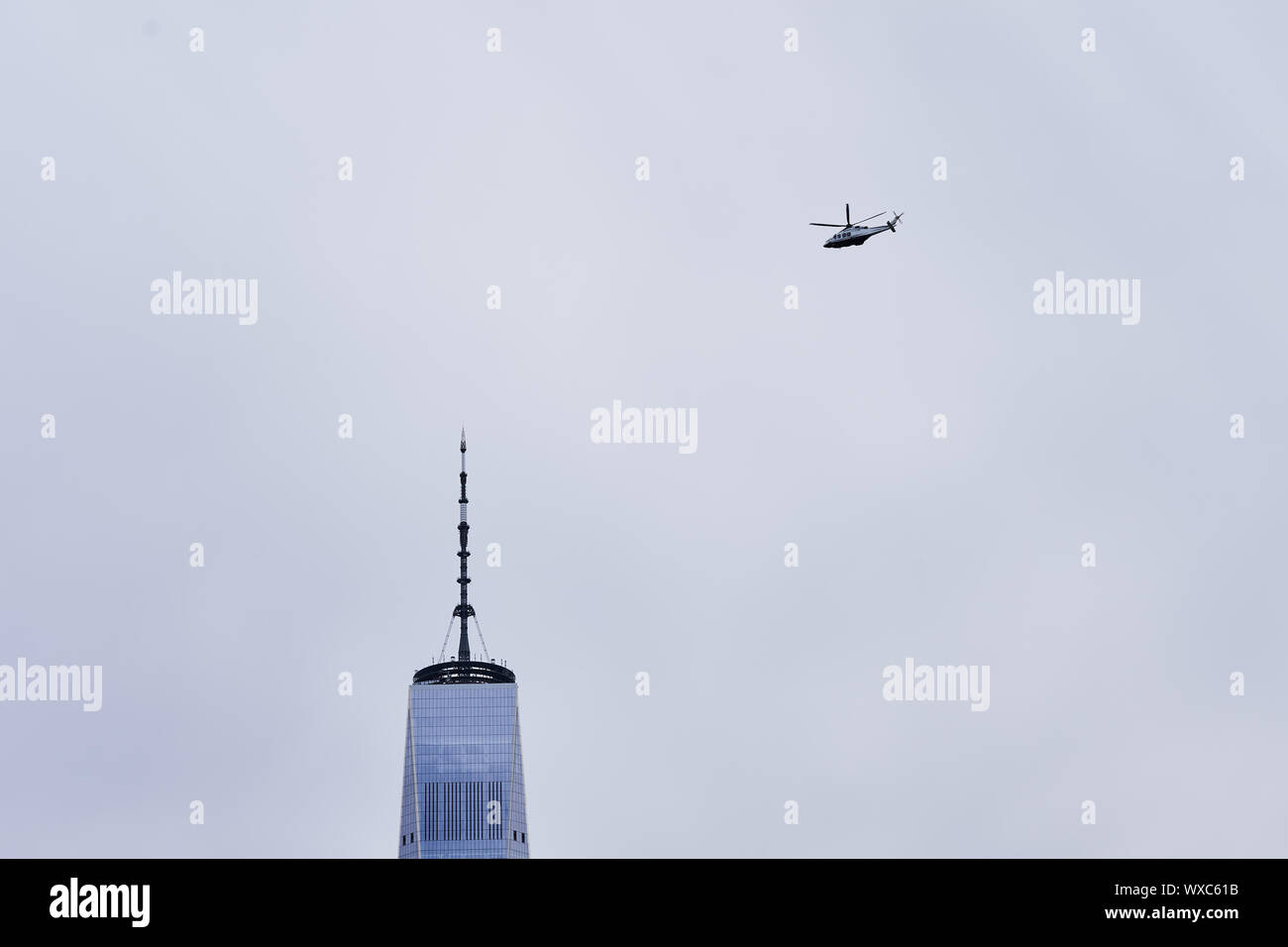 Big apple helicopter tour new york city hi-res stock photography and ...
