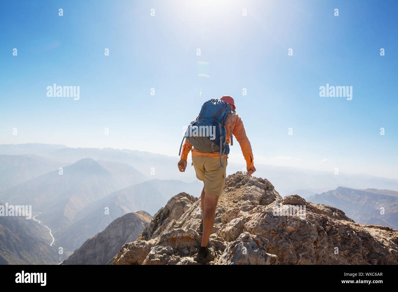 Tall men walking hi-res stock photography and images - Alamy
