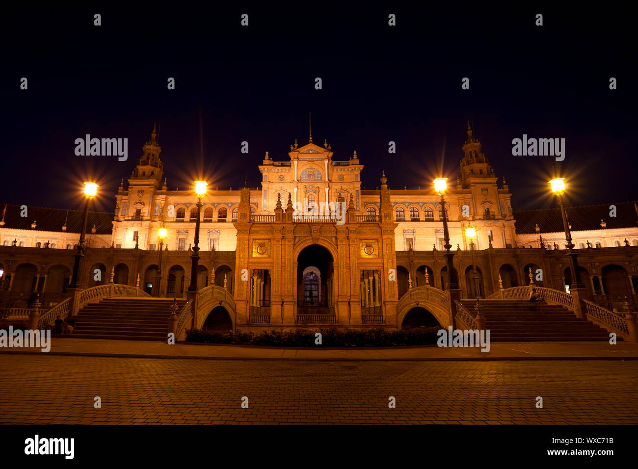 Charming Plaza De Espana At Night Seville Spain Stock Photo Alamy charming-plaza-de-espana-at-night-seville-spain-stock-photo-alamy