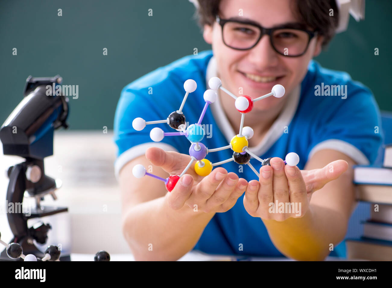 Science Student Present Student presenting to science class hi-res stock photography and images ...