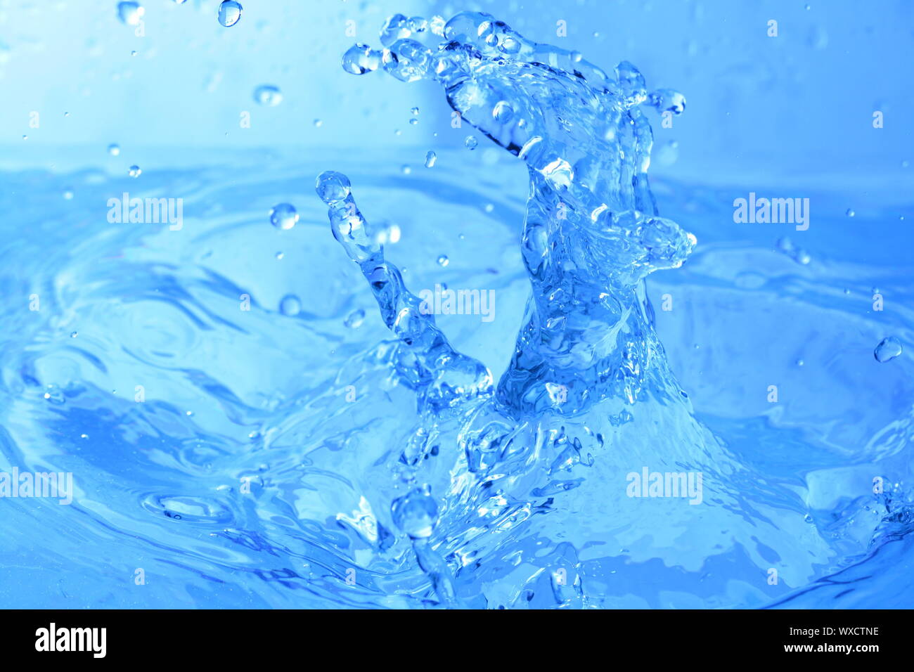 blue water splash macro close up Stock Photo - Alamy