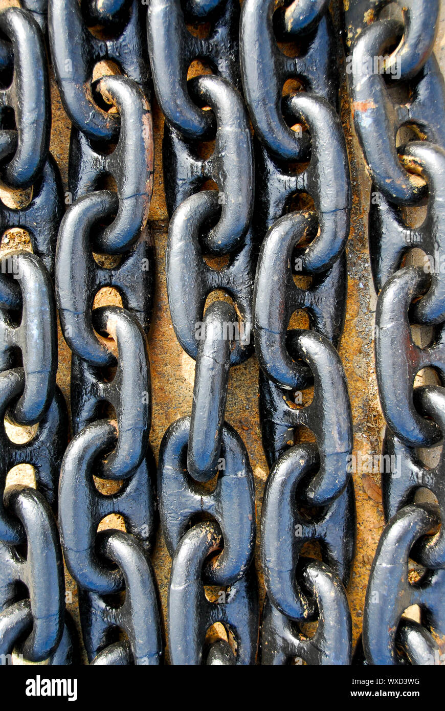 Chain Links, Close-up of large shiny welded metal chain lin…