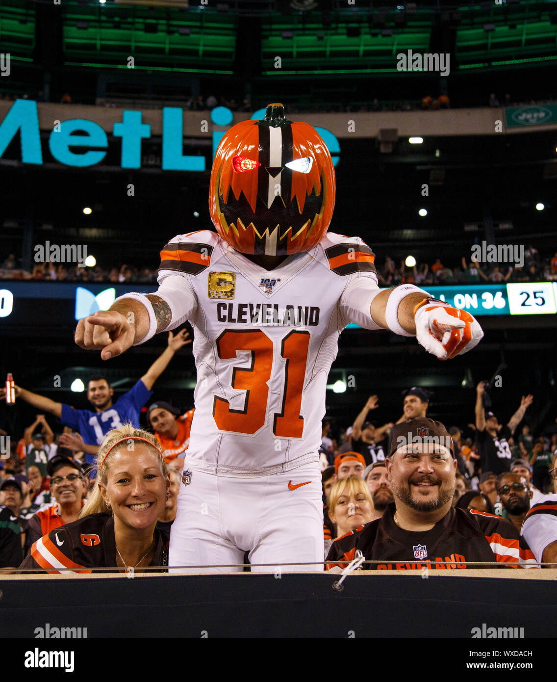 Cincinnati Bengals vs. Cleveland Browns. Fans support on NFL Game.  Silhouette of supporters, big screen with two rivals in background Stock  Photo - Alamy