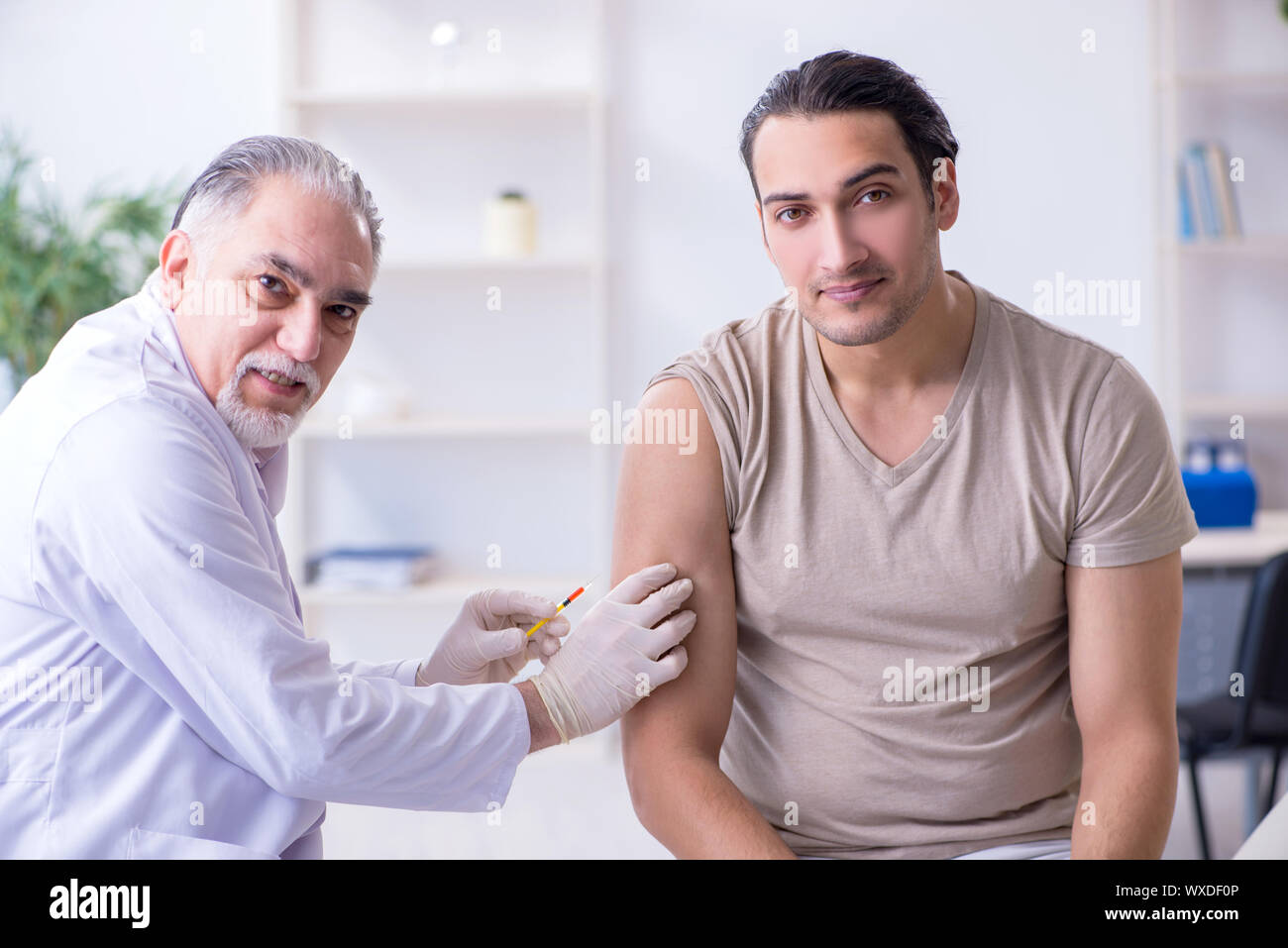 Male patient visitng doctor hi-res stock photography and images - Alamy