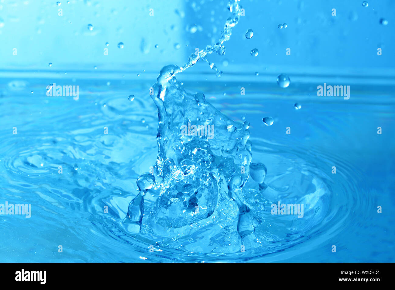 blue water splash macro close up Stock Photo - Alamy