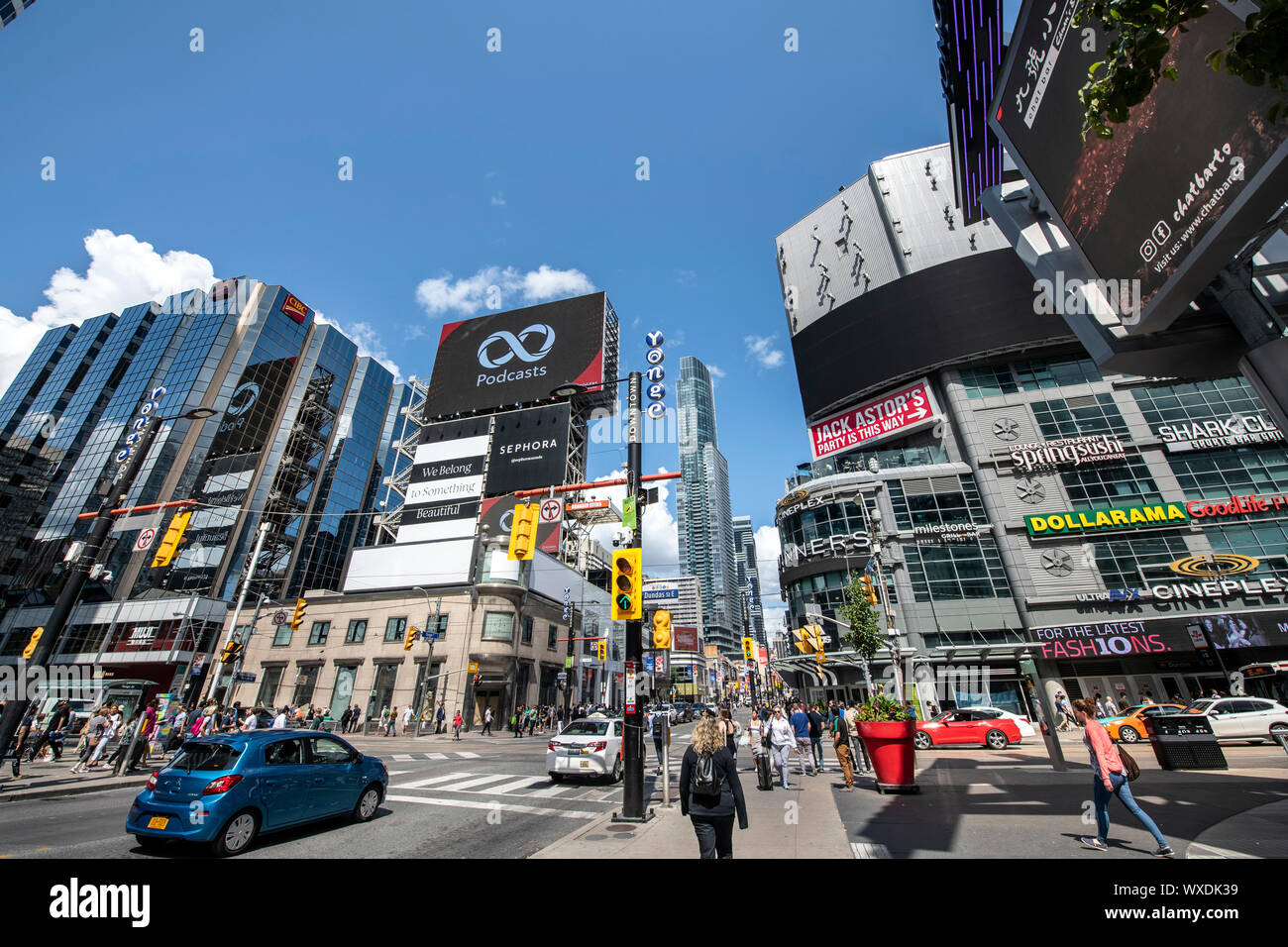 Downtown toronto yonge dundas square hi-res stock photography and ...
