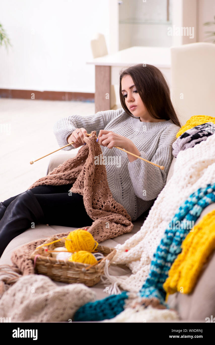 Young beautiful woman knitting at home Stock Photo - Alamy