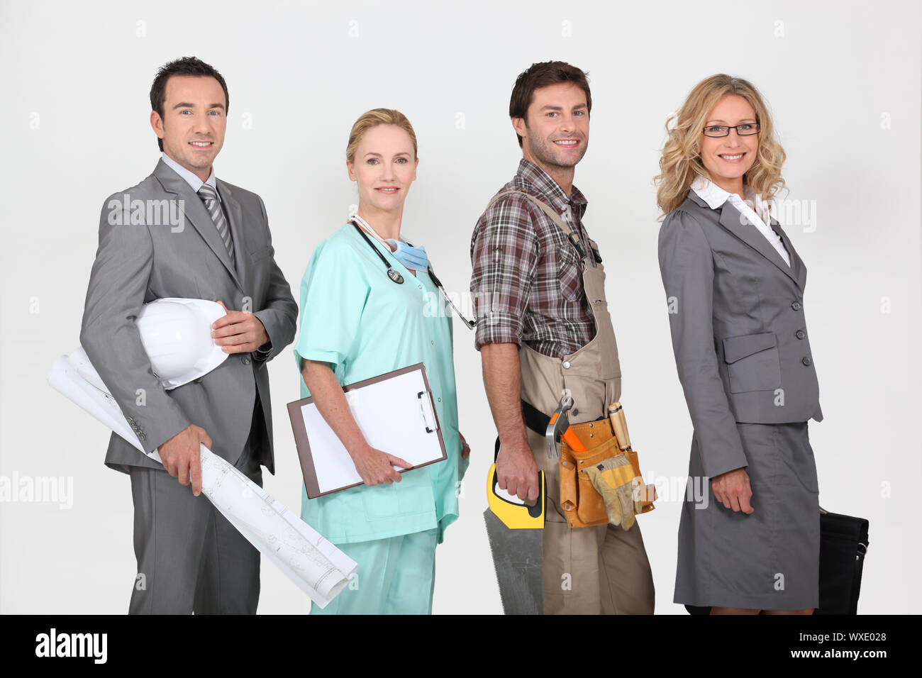 Hr planning. Бизнес люди. Персонал в офисе. Четверым сотрудникам. Трудовой коллектив.