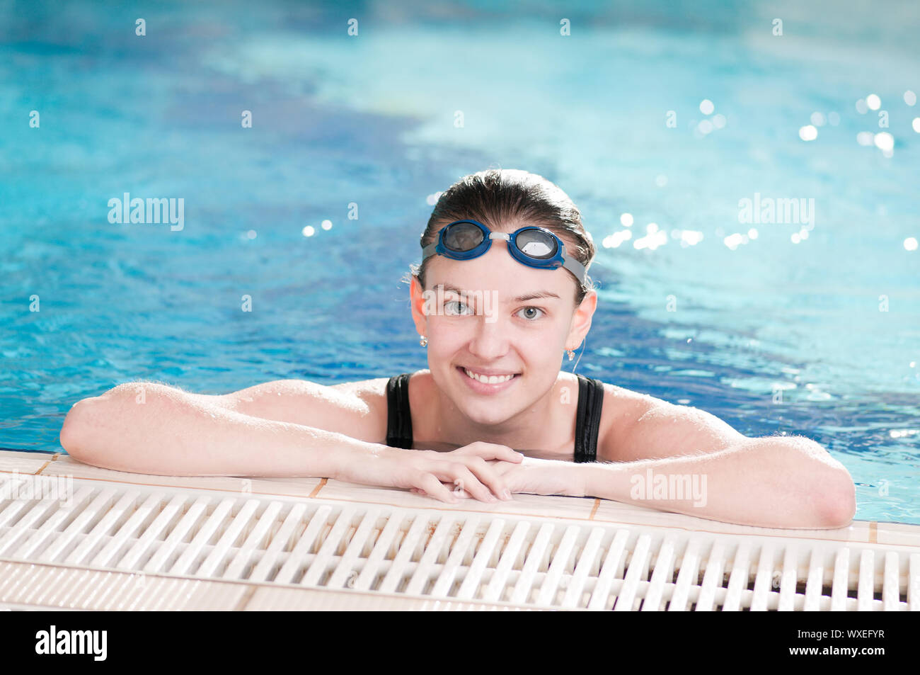 Woman diving swimming pool splash hi-res stock photography and images ...