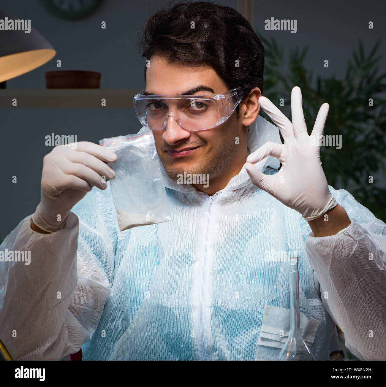 Medicine drug researcher working in lab Stock Photo Alamy