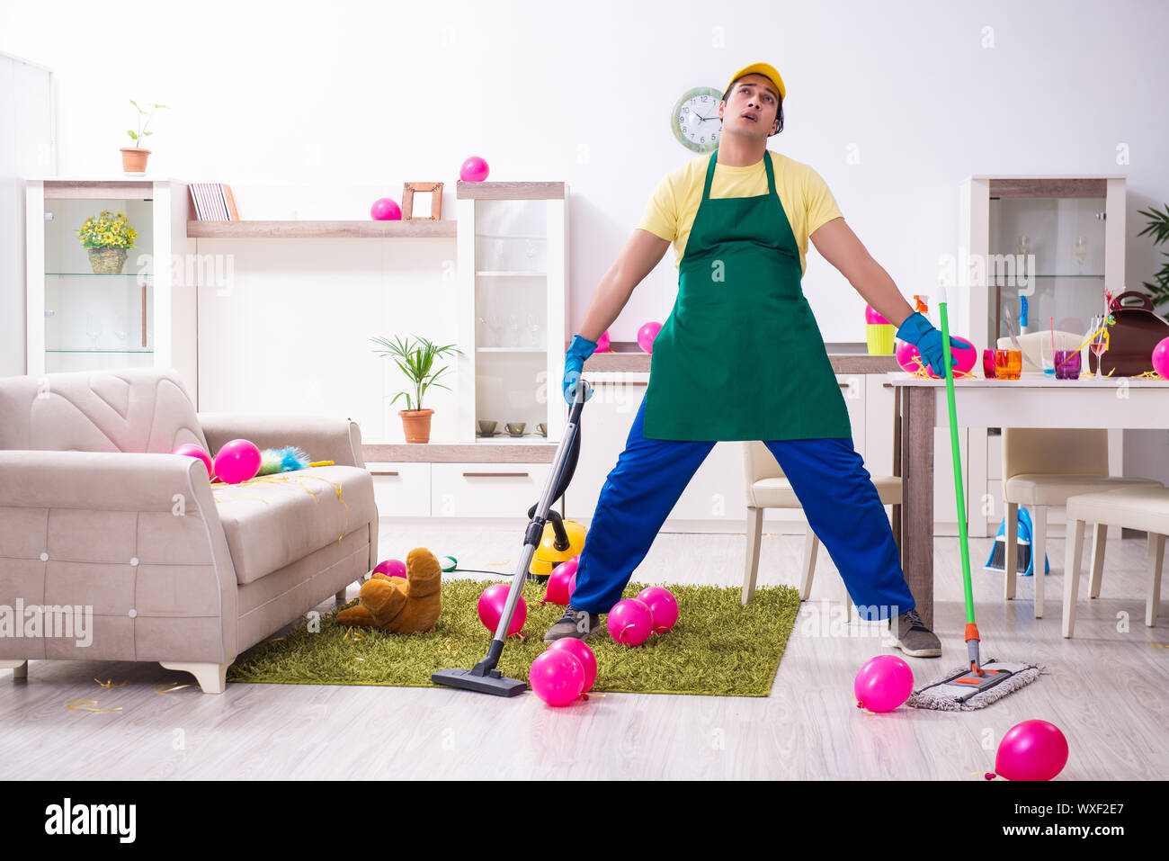 Vacuuming litter hires stock photography and images Alamy