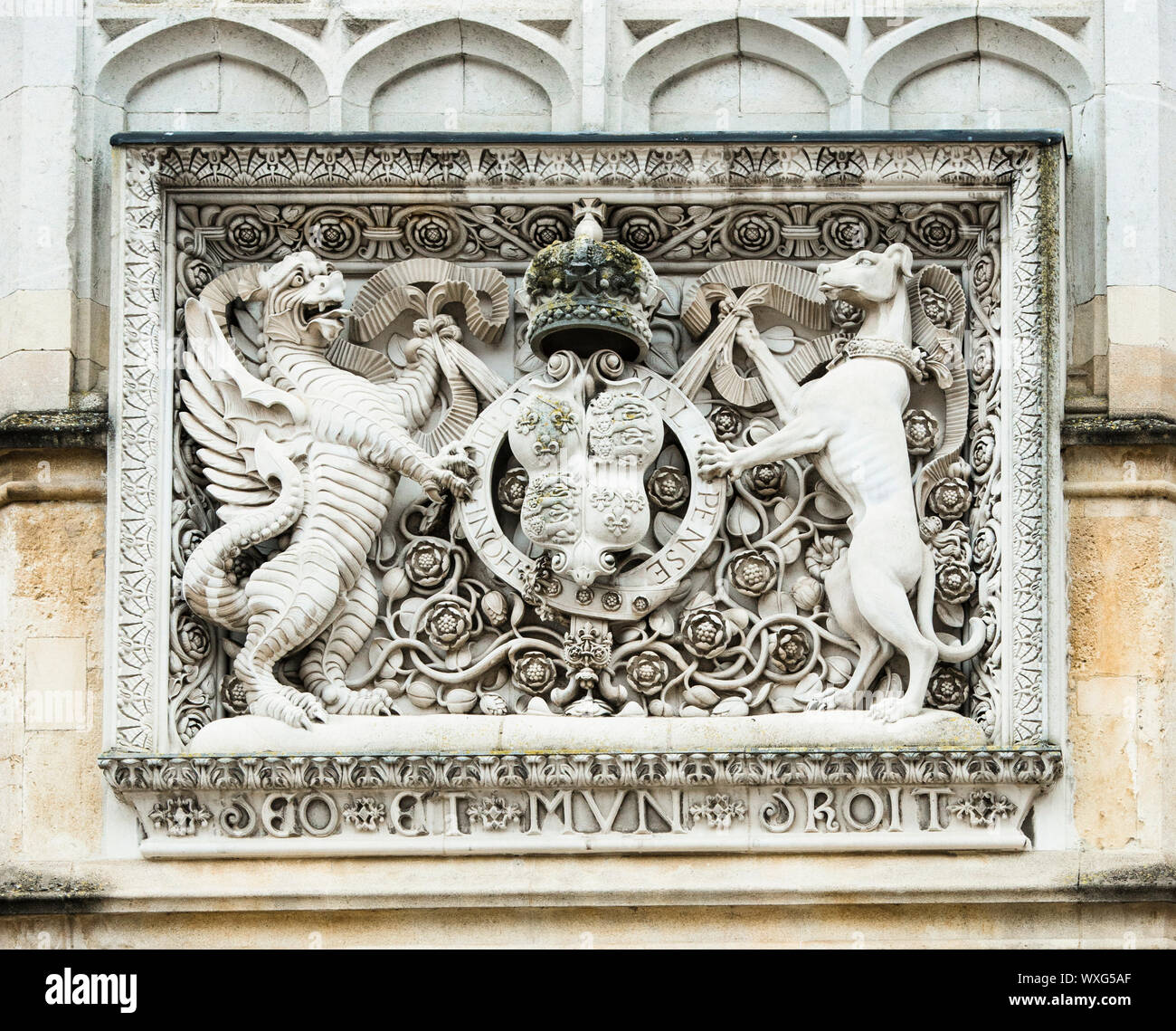 Stone carved Royal Arms of Henry VIII, above the entrance to Hampton Court Palace, The Trophy Gate, Main Gatehouse entrance. Stock Photo