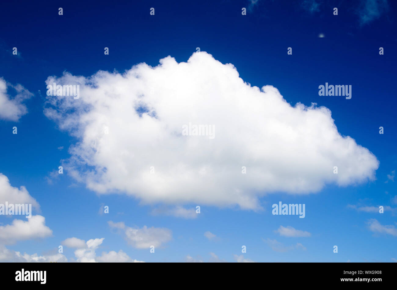 blue sky background with tiny clouds Stock Photo - Alamy