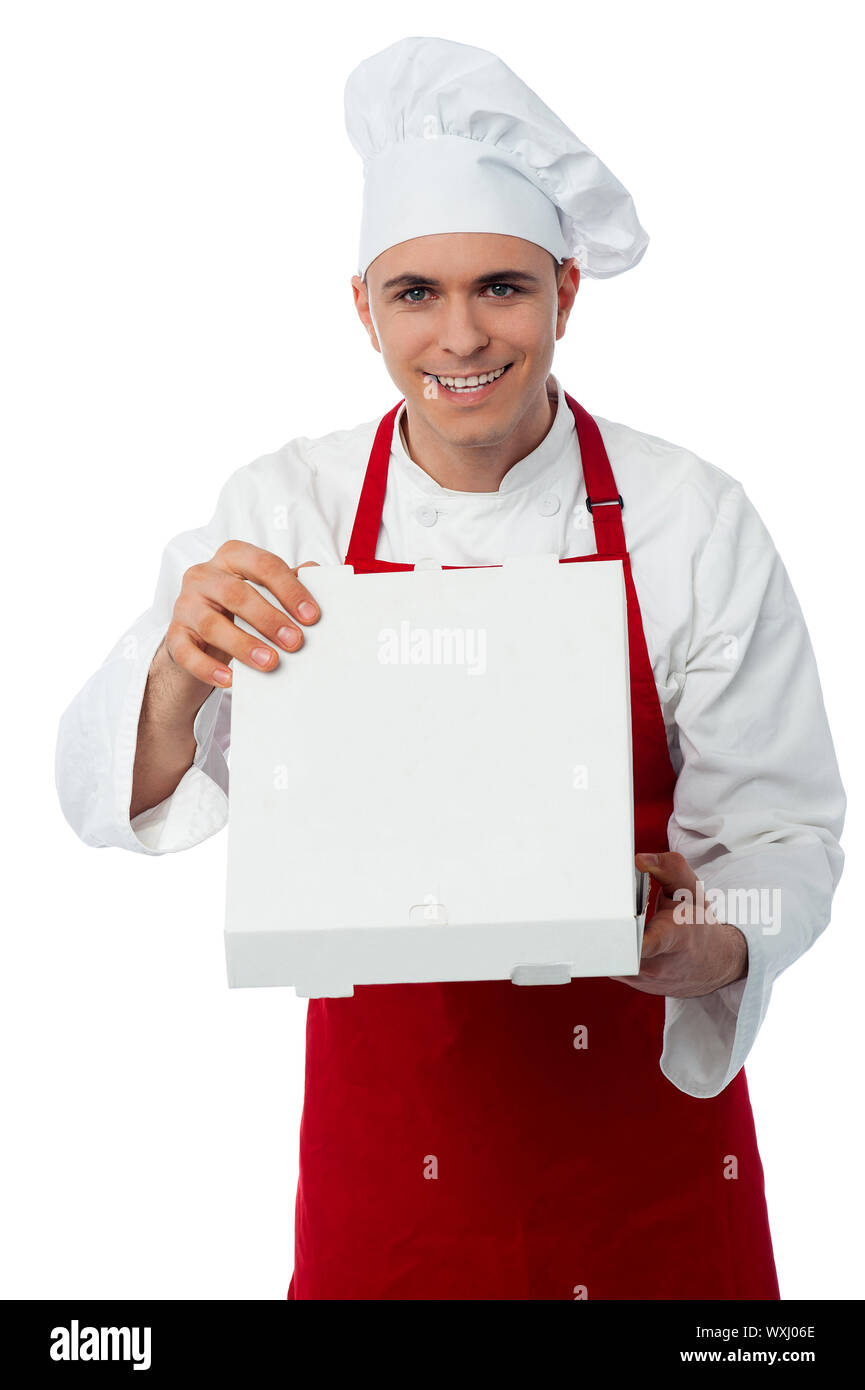 Smiling male chef holding an opened pizza box Stock Photo - Alamy