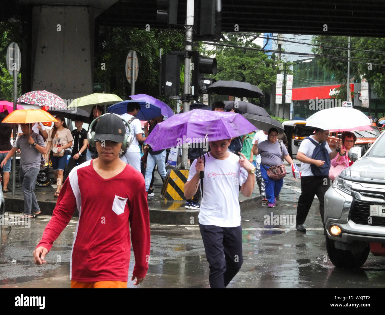 Manila, Philippines. 1st Jan, 2019. Commuters hold umbrellas during the downpour.The southwest monsoon, locally known as habagat, will bring scattered rains over Metro Manila, Zambales, Mimaropa, Calabarzon and West Visayas according to PAGASA Weather Specialist Gener Quitlong. Credit: Josefiel Rivera/SOPA Images/ZUMA Wire/Alamy Live News Stock Photo
