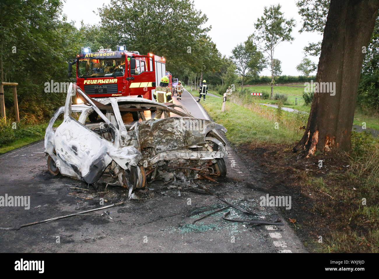 Schafstedt, Germany. 17th Sep, 2019. A burnt-out vehicle stands next to a  tree on a road A female driver was burnt to death in her car in a serious  traffic accident on