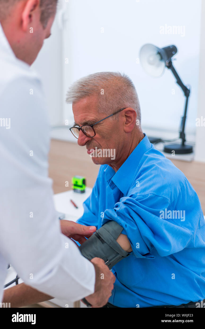 Doctor office 50 blood pressure hi-res stock photography and images - Alamy