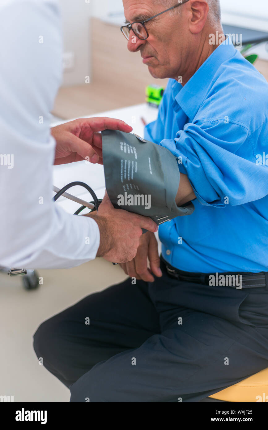 Doctor office 50 blood pressure hi-res stock photography and images - Alamy