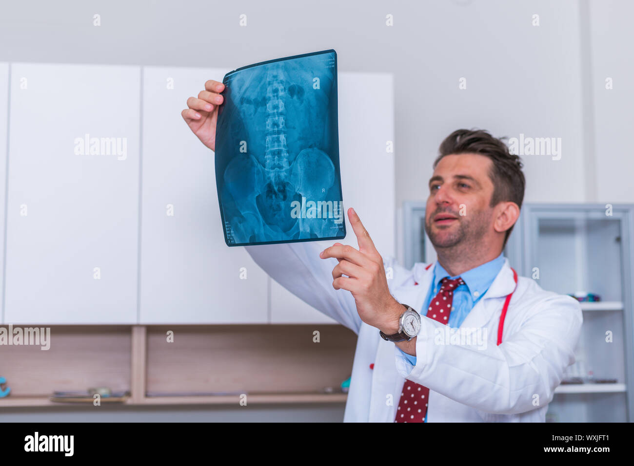 Nurses doctor examining male patient hi-res stock photography and ...