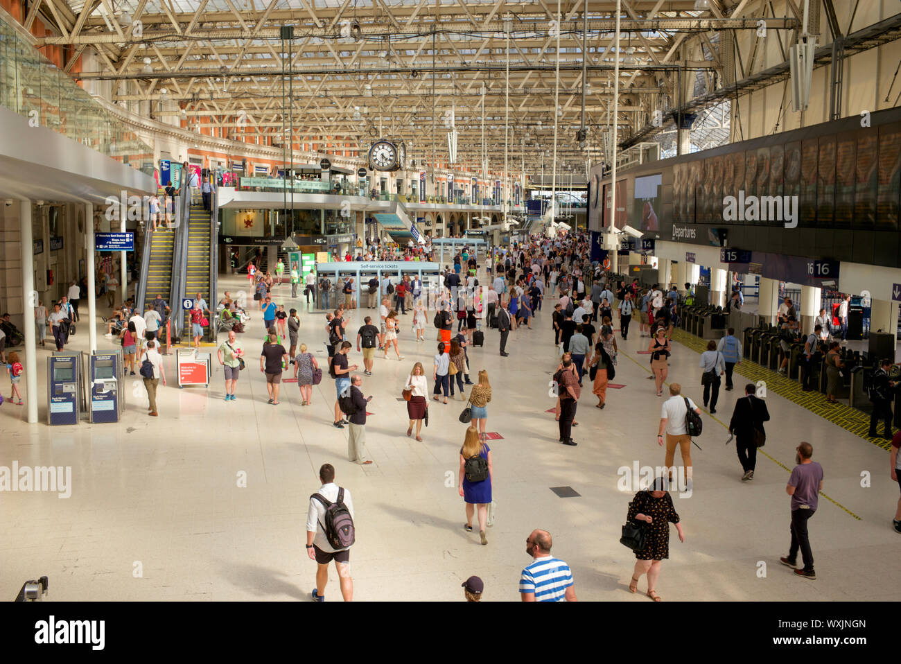 Liverpool Street Railway Station, London Stock Photo - Alamy