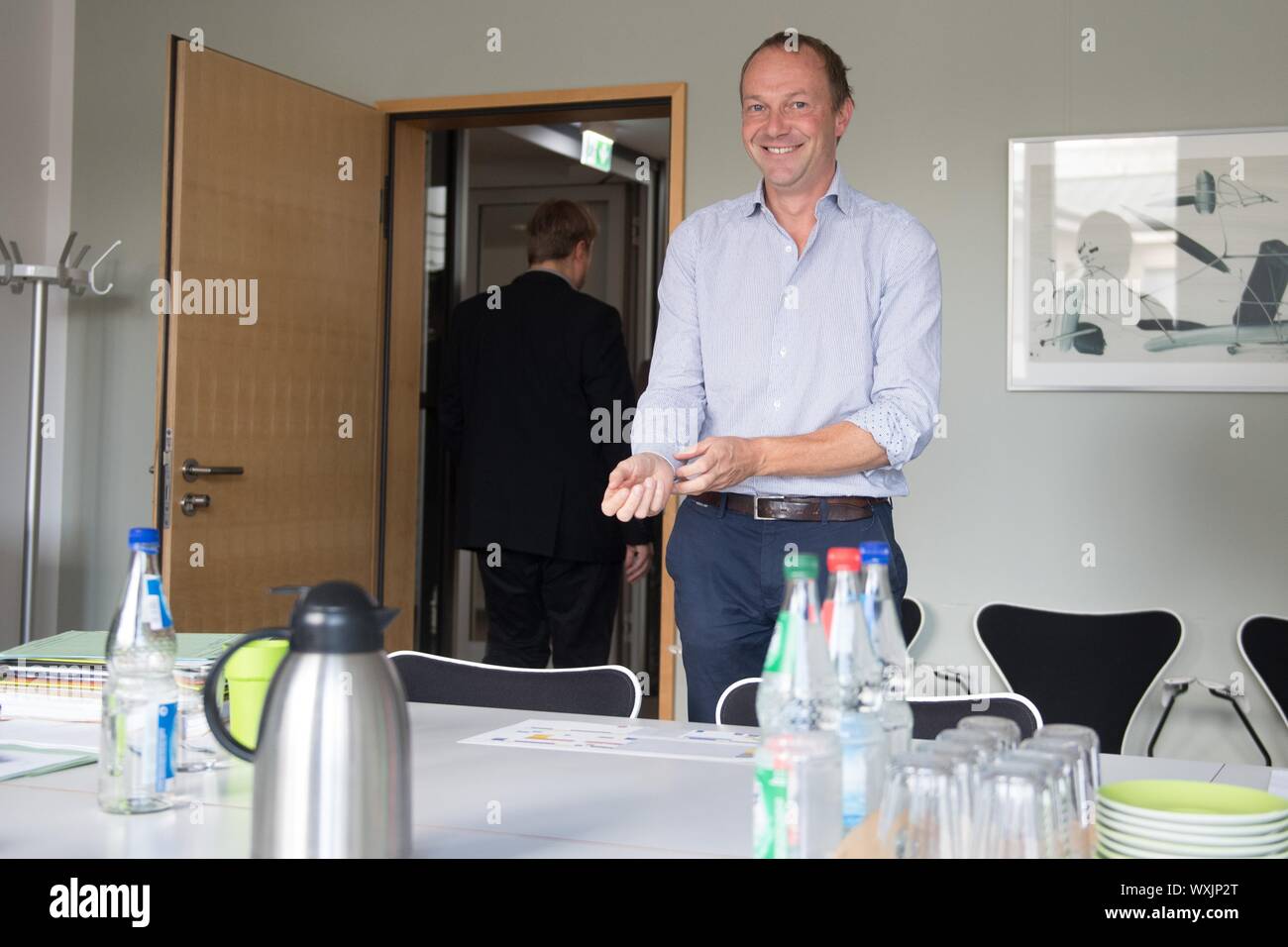 Dresden, Germany. 17th Sep, 2019. Wolfram Günther, leading candidate of Alliance 90/The Greens in Saxony, will come to the faction hall before his party is constituted. A new executive committee is also elected at the meeting. Credit: Sebastian Kahnert/dpa-Zentralbild/dpa/Alamy Live News Stock Photo