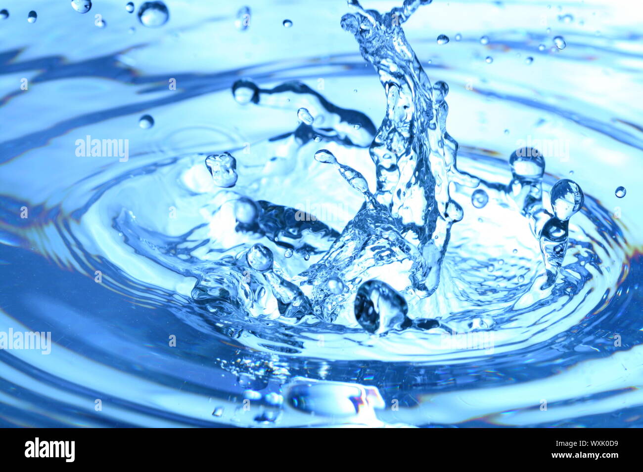 blue water splash macro close up Stock Photo - Alamy