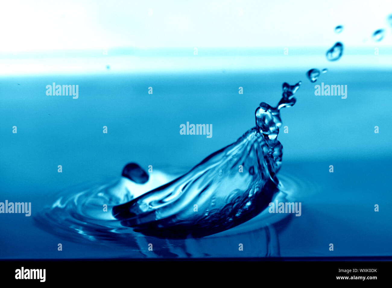 blue water splash macro close up Stock Photo - Alamy