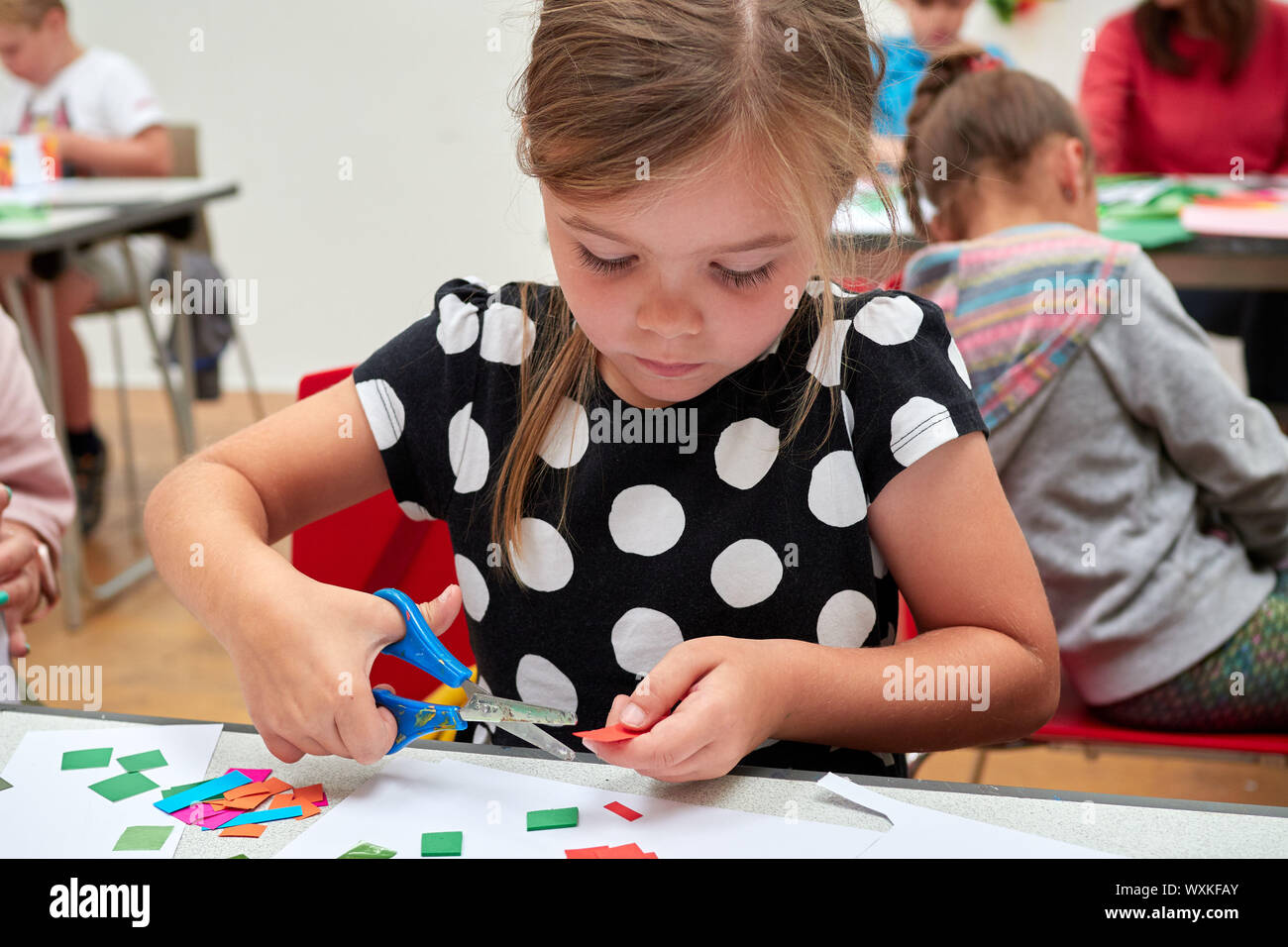 Teaching Kindergarteners How To Use Scissors - Kindergarten Chaos
