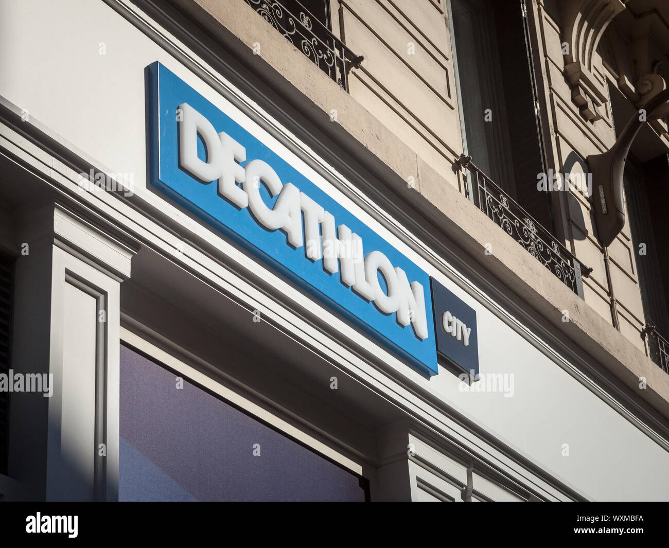 LYON, FRANCE - JULY 13, 2019: Decathlon logo in front of their local store  in downtown Lyon. Decathlon is a French sporting goods, and sports fashion  Stock Photo - Alamy
