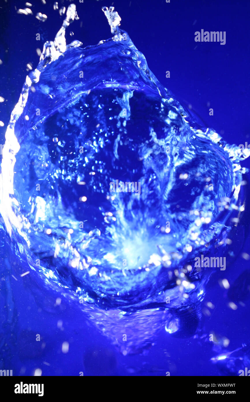 blue water splash macro close up Stock Photo - Alamy
