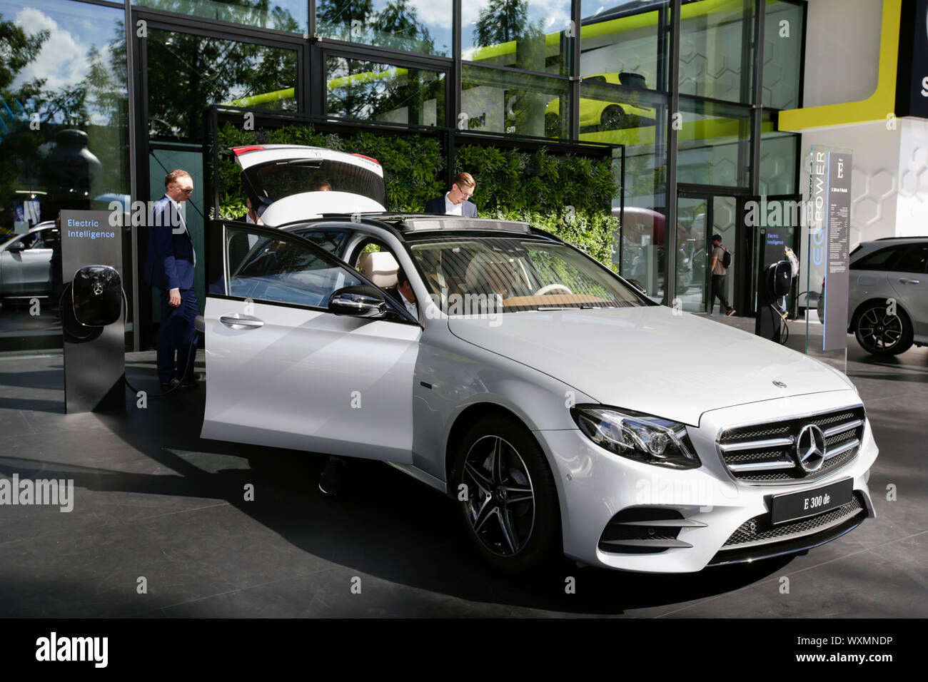 Mercedes Benz Station Wagon High Resolution Stock Photography And Images Alamy Mercedes Benz Station Wagon High Resolution Stock Photography And Images Alamy
