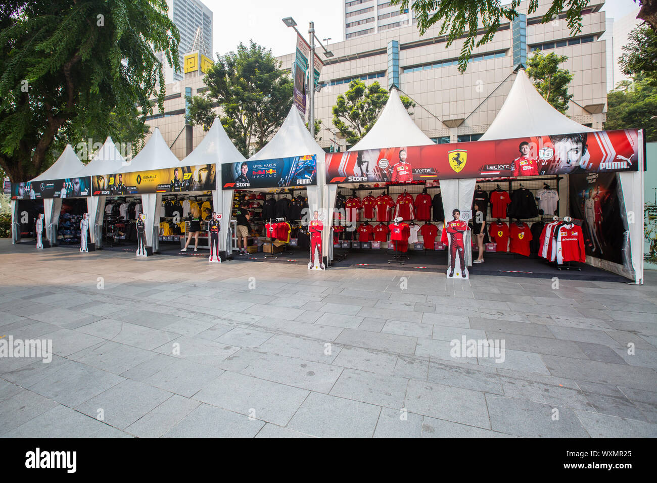 Formula One merchandise booth set up along Orchard Road, Singapore Stock Photo Alamy