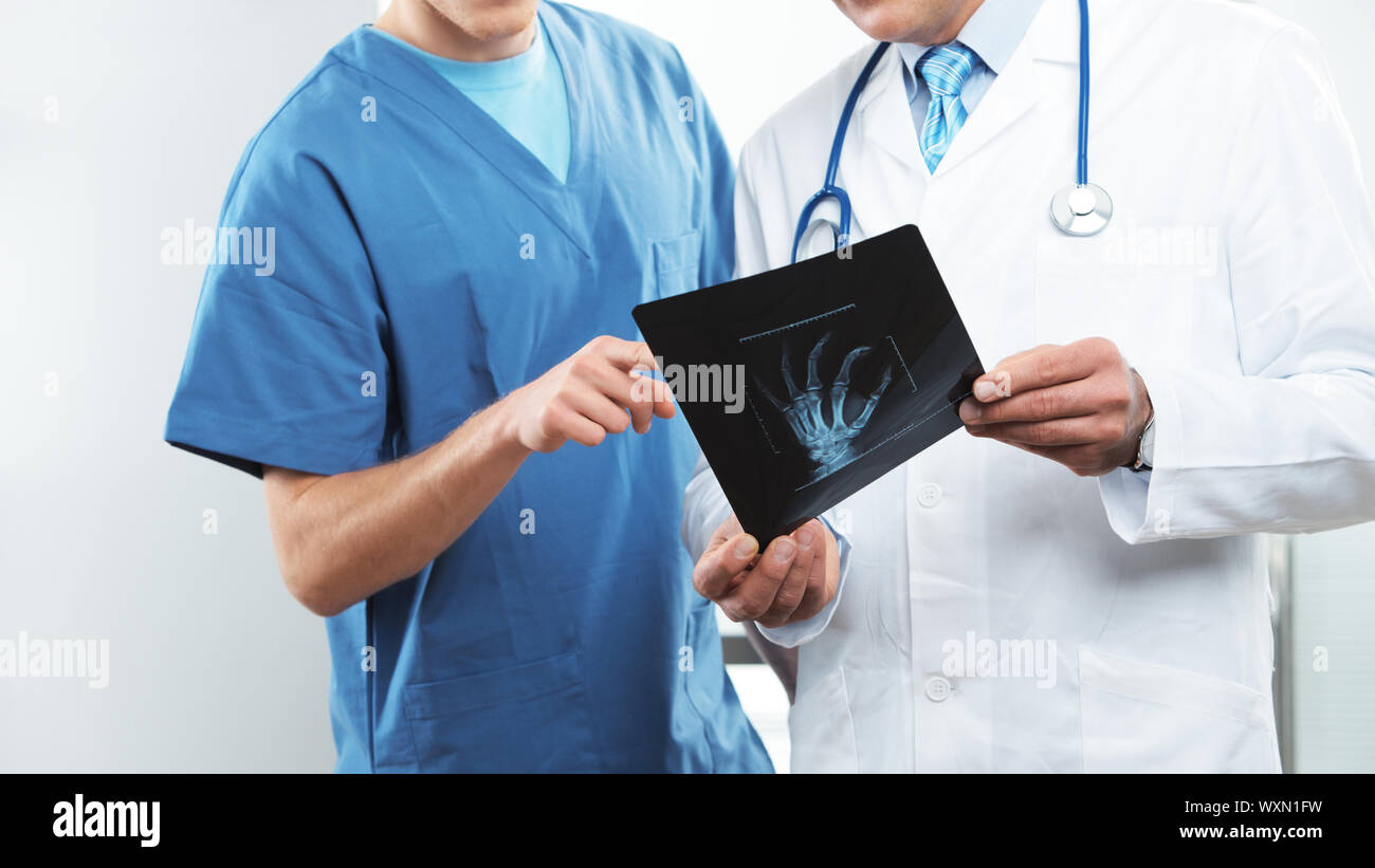 Doctor and nurse looking at x ray Stock Photo - Alamy
