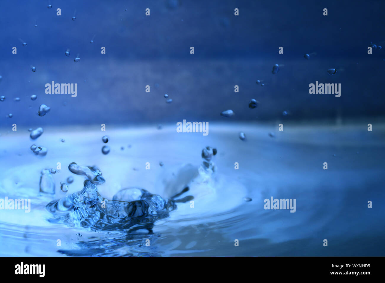 blue water splash macro close up Stock Photo - Alamy