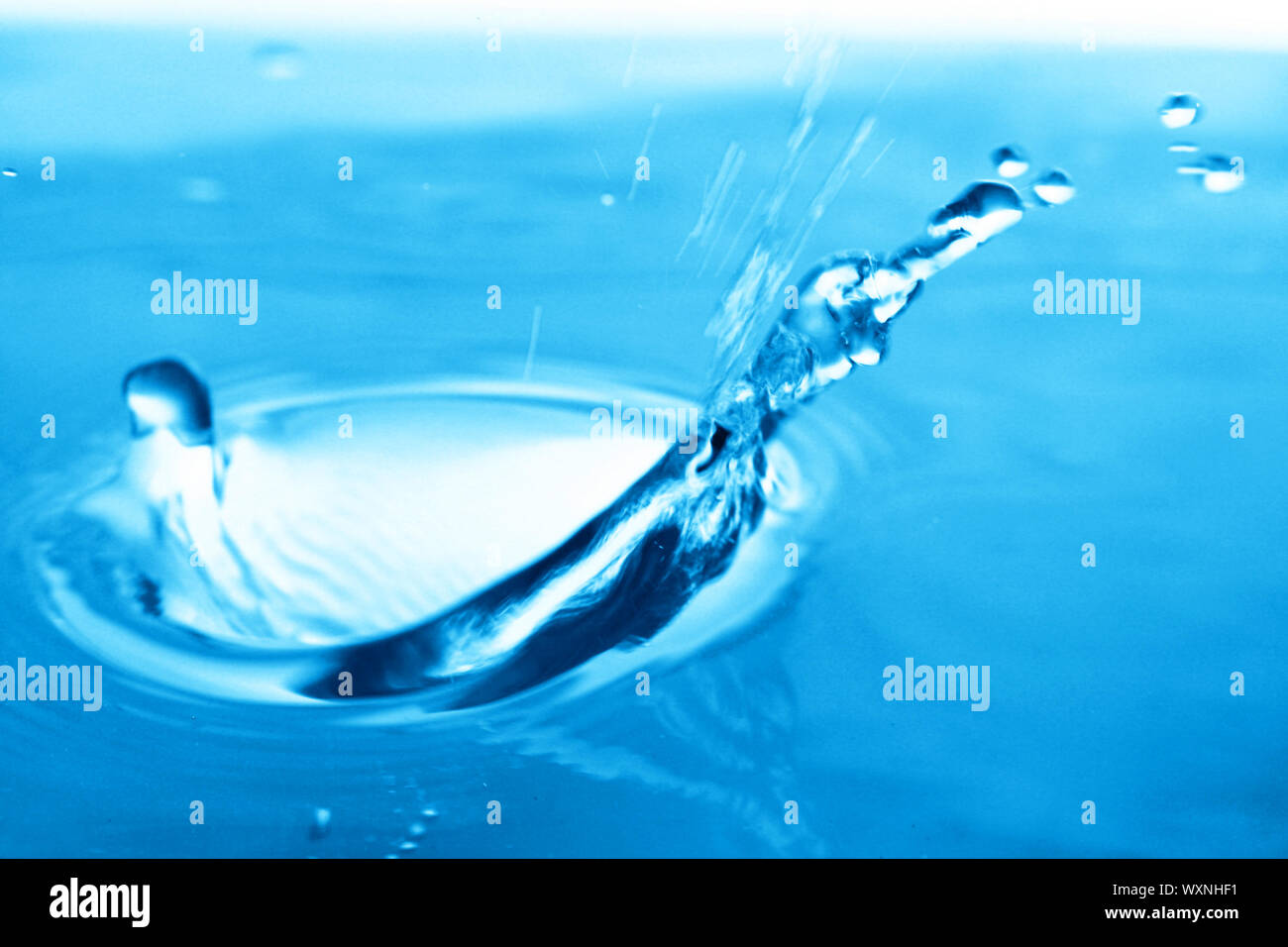 blue water splash macro close up Stock Photo - Alamy